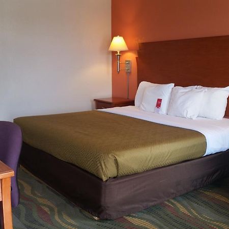 Econo Lodge 맥퍼슨 외부 사진