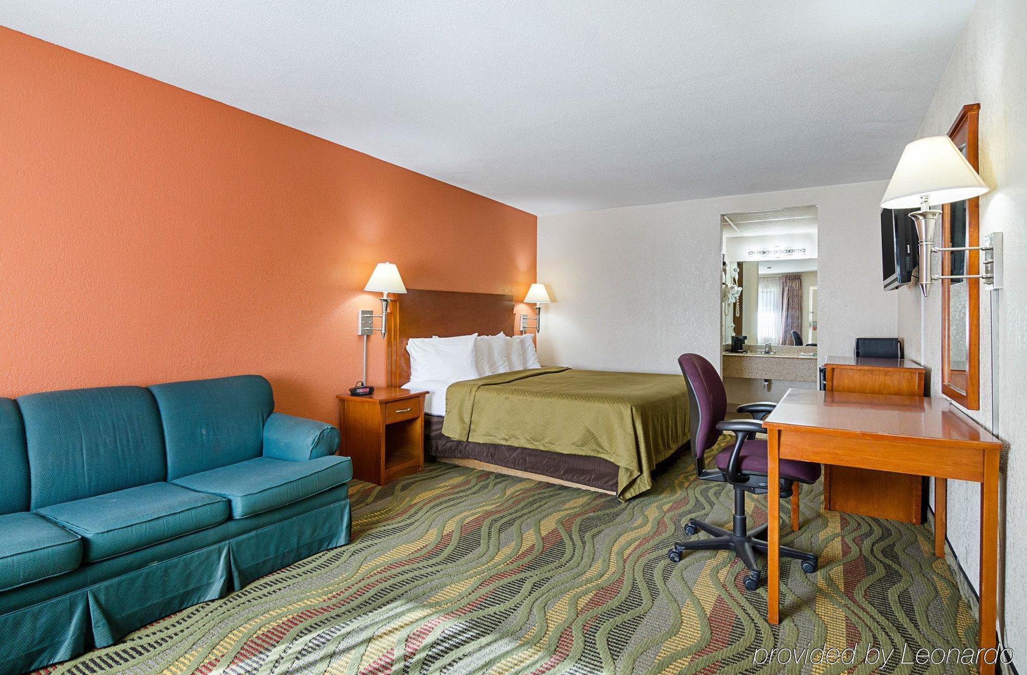 Econo Lodge 맥퍼슨 외부 사진