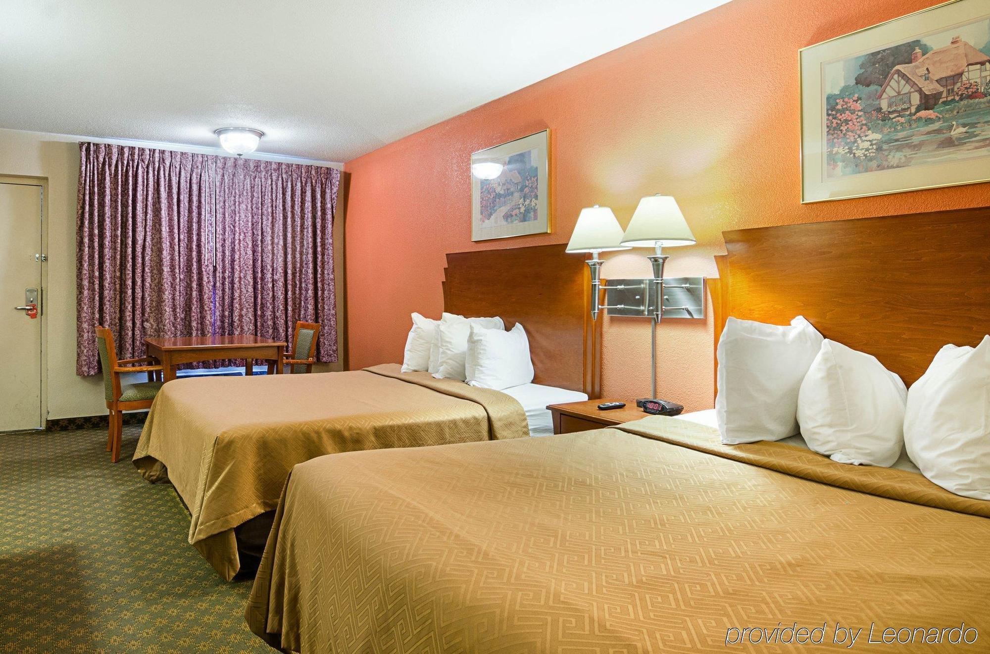 Econo Lodge 맥퍼슨 외부 사진