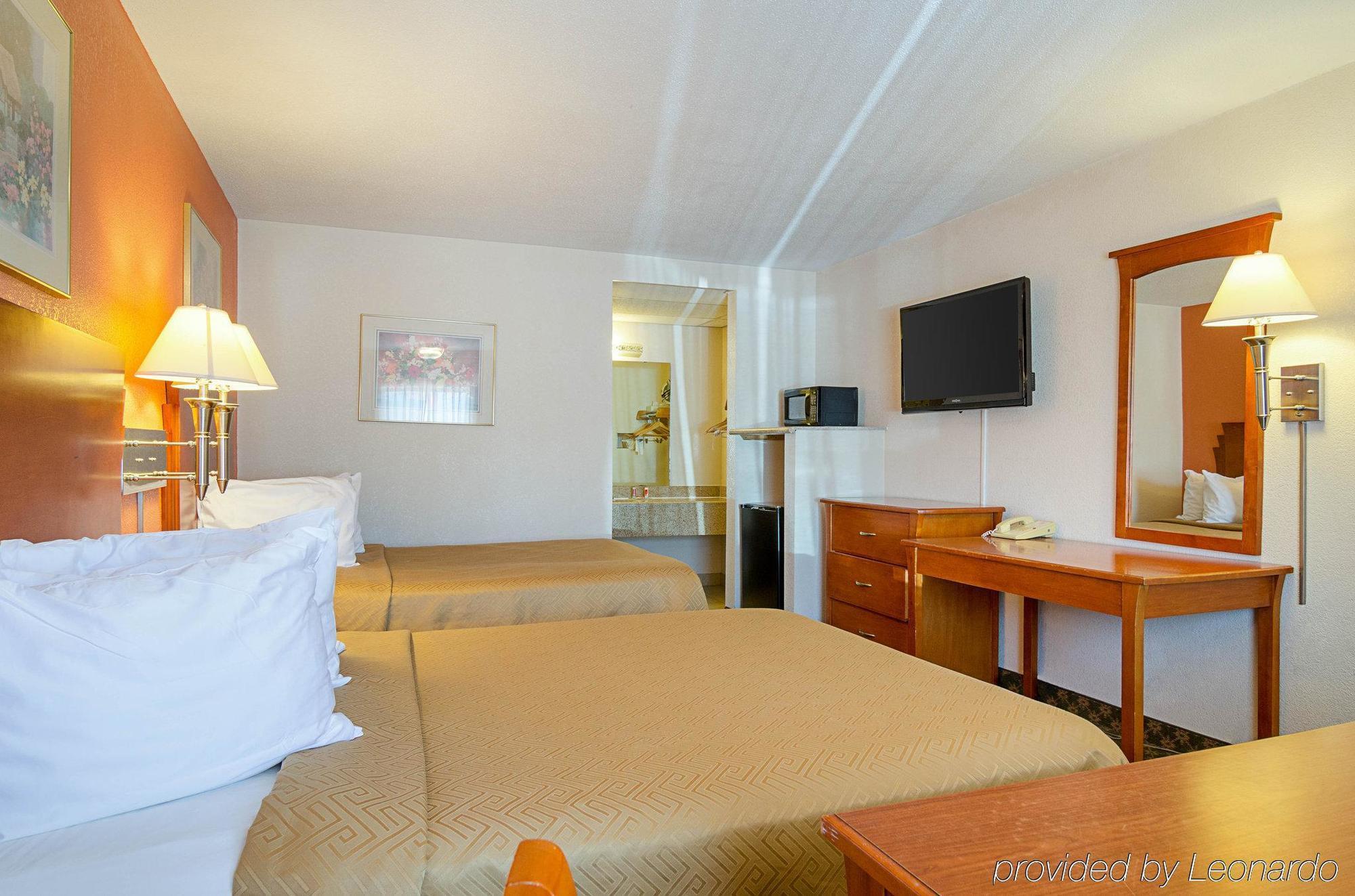 Econo Lodge 맥퍼슨 외부 사진