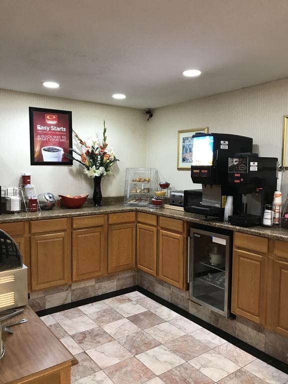 Econo Lodge 맥퍼슨 외부 사진