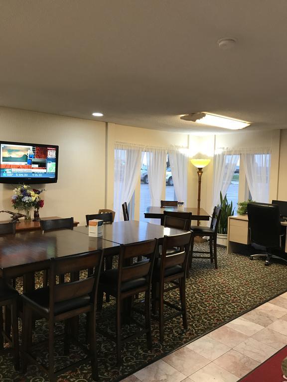 Econo Lodge 맥퍼슨 외부 사진