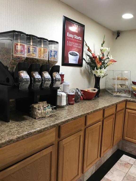 Econo Lodge 맥퍼슨 외부 사진