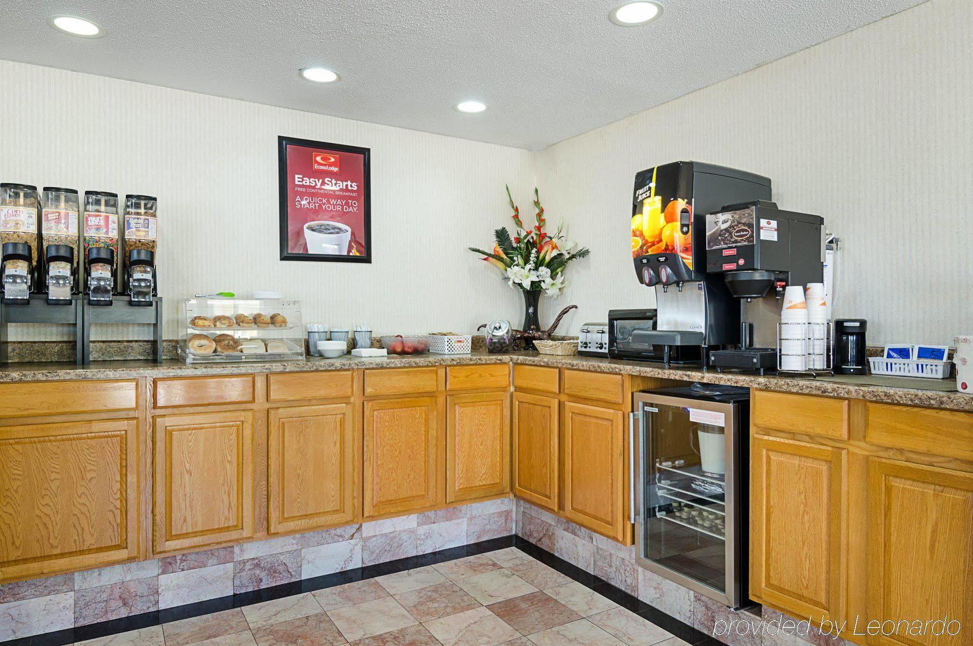 Econo Lodge 맥퍼슨 외부 사진