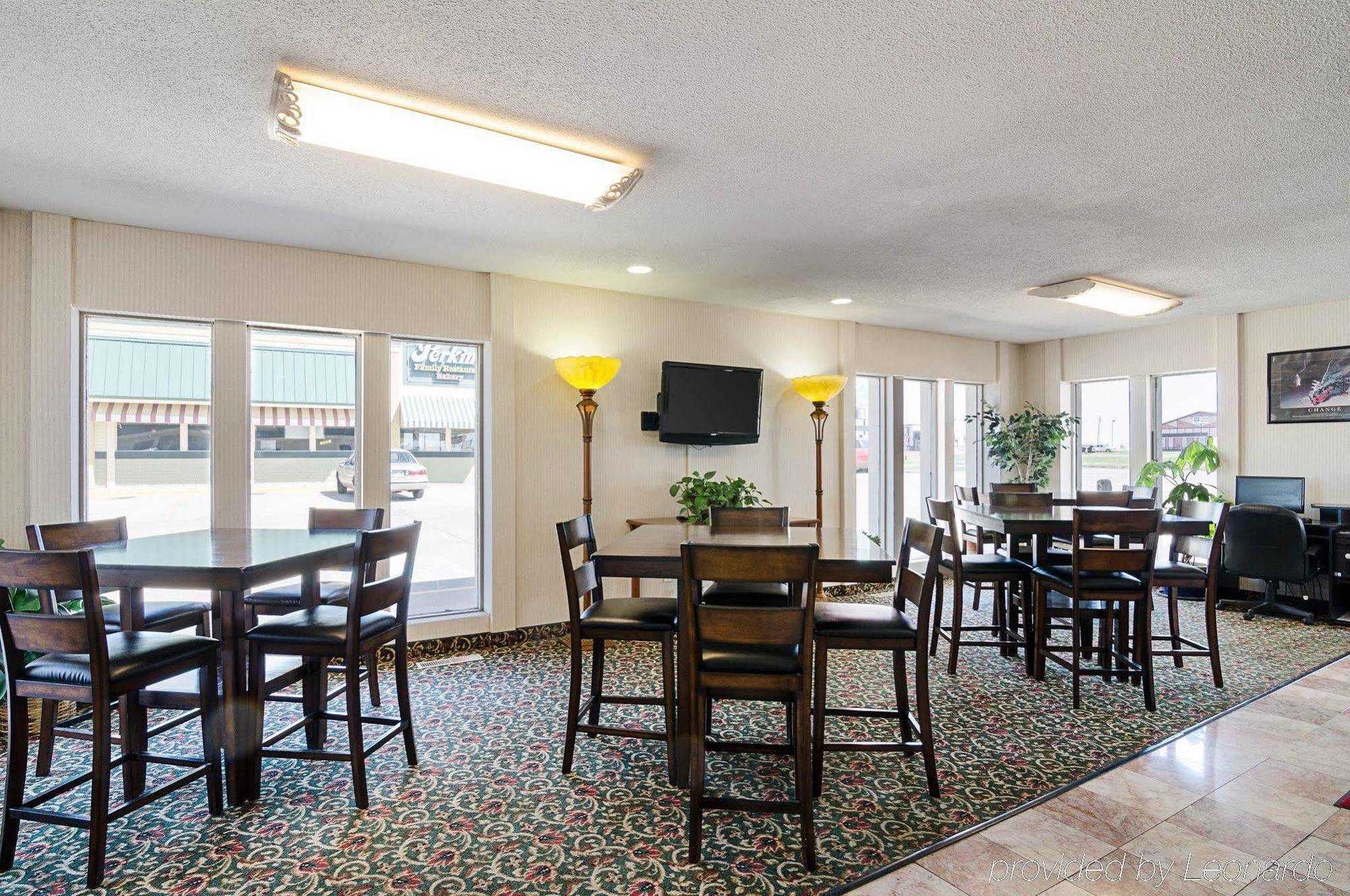 Econo Lodge 맥퍼슨 외부 사진