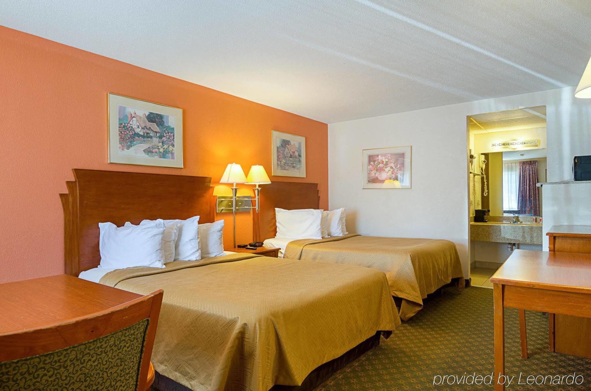 Econo Lodge 맥퍼슨 외부 사진