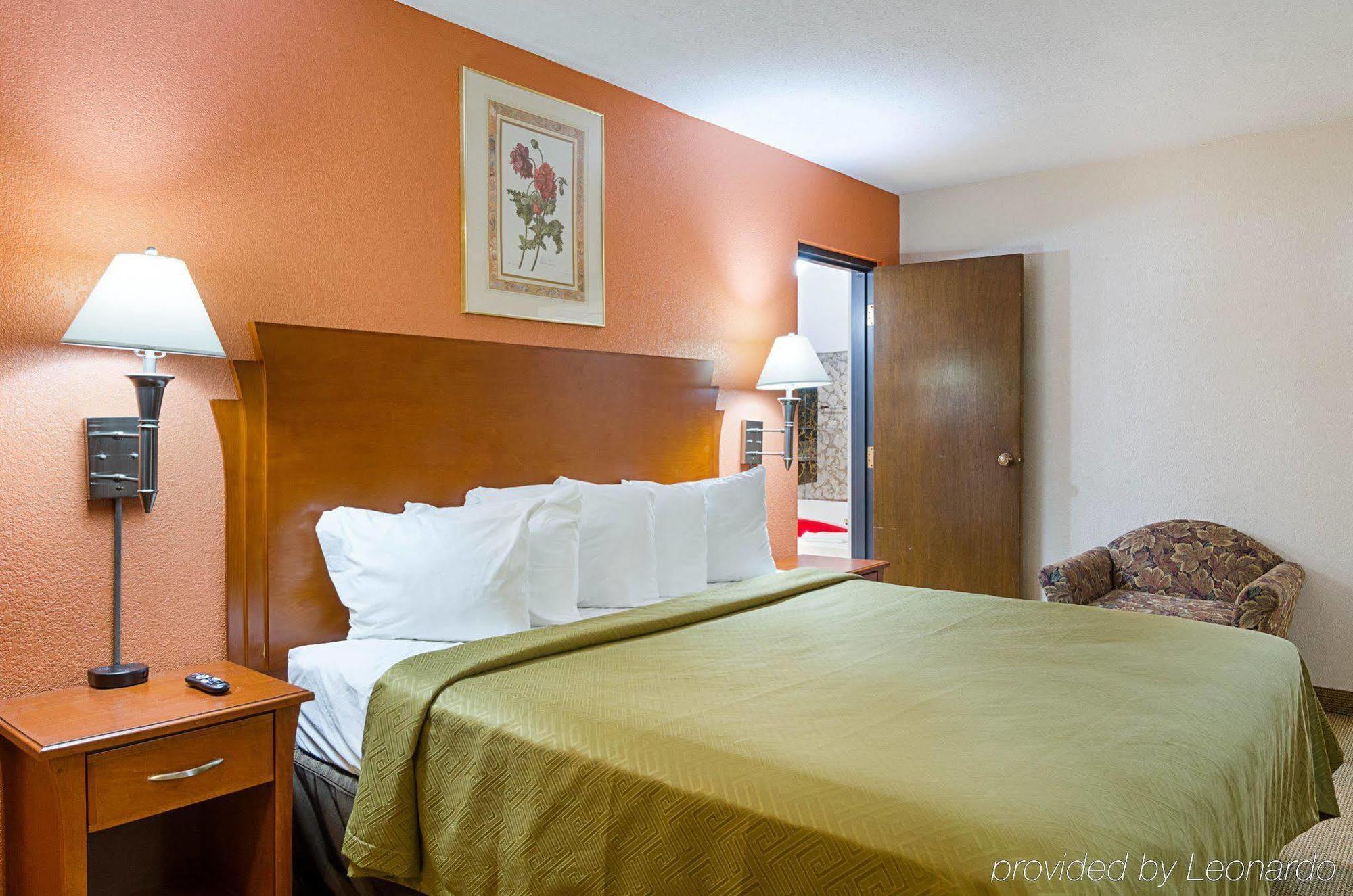 Econo Lodge 맥퍼슨 외부 사진