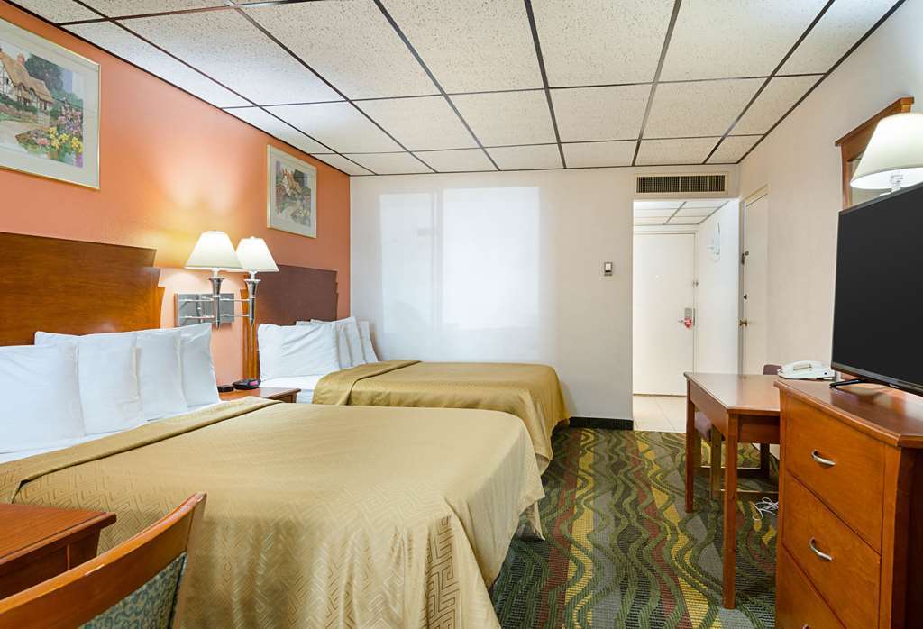 Econo Lodge 맥퍼슨 객실 사진